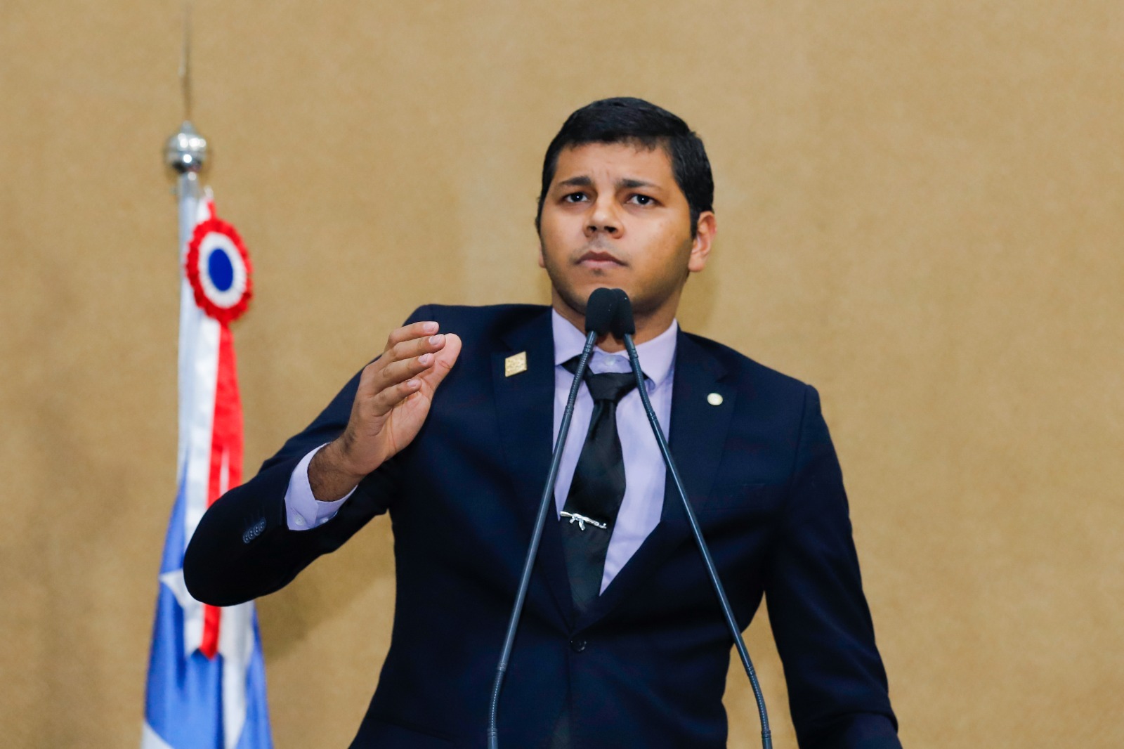 Justiça proíbe deputado estadual de entrar em prédios públicos da Bahia sem agendamento