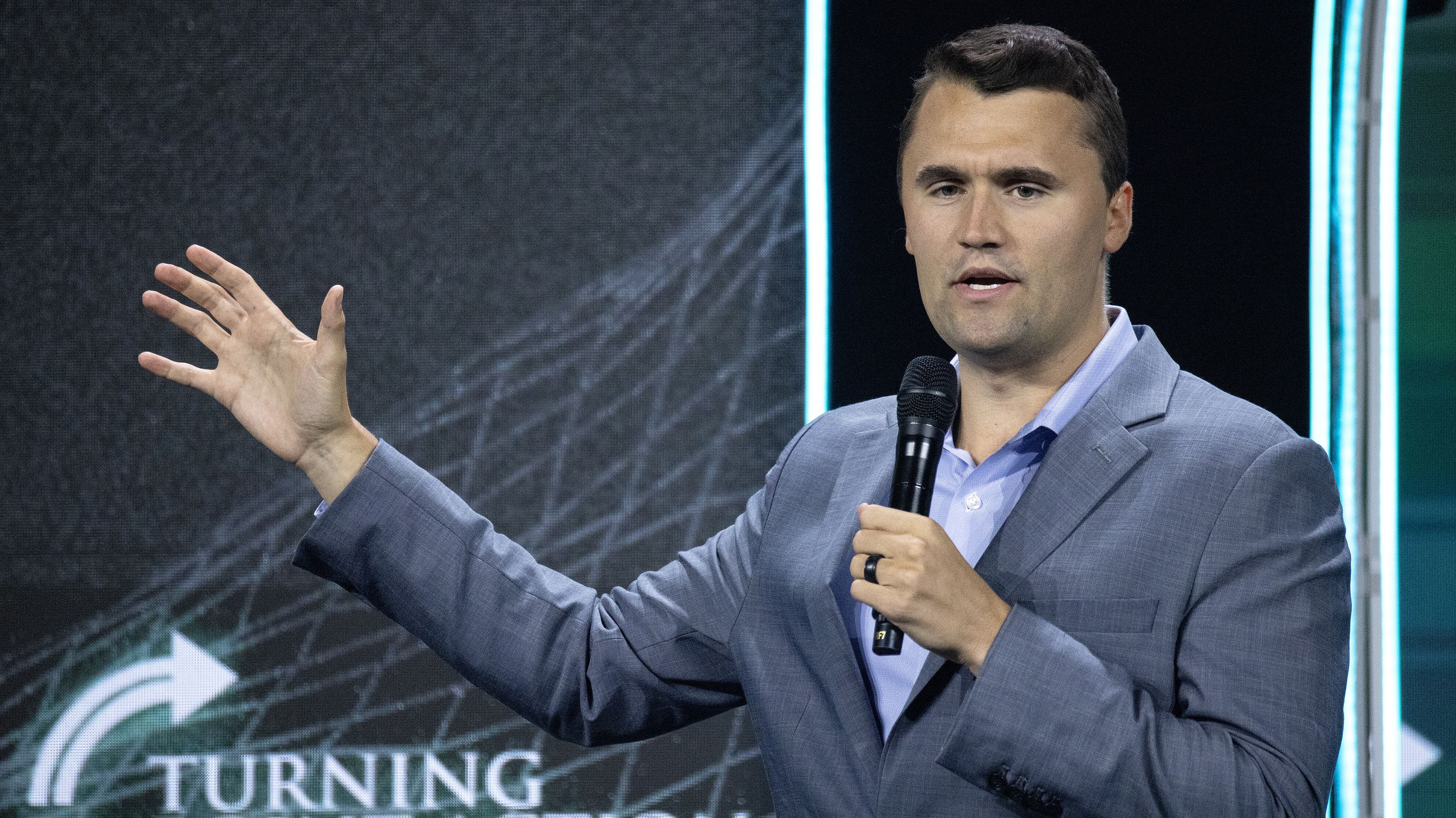 Charlie Kirk será homenageado em universidade onde foi morto