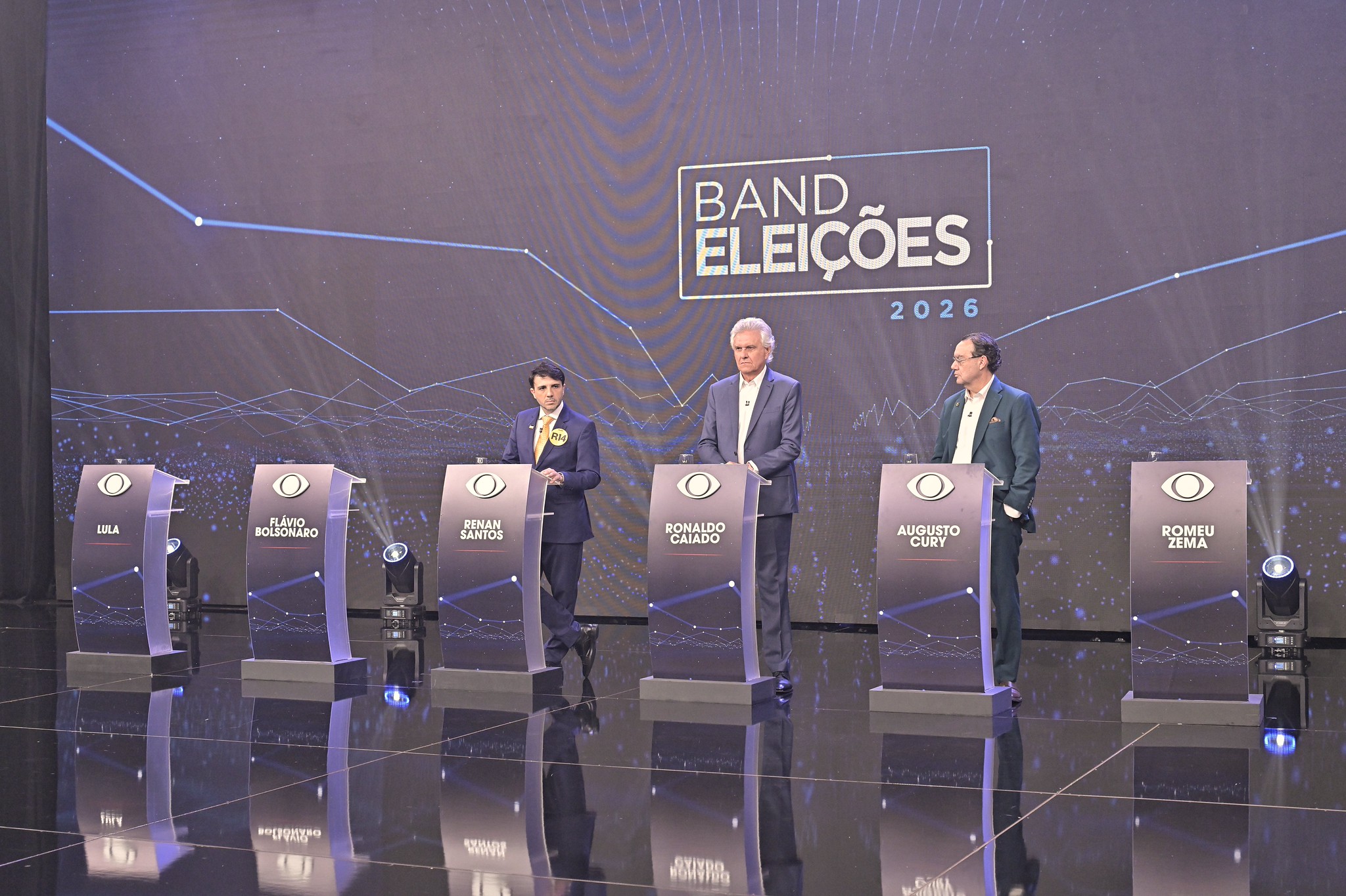 Candidatos cobram Lula e Flávio por suspeitas de corrupção e ausências em 1º debate presidencial