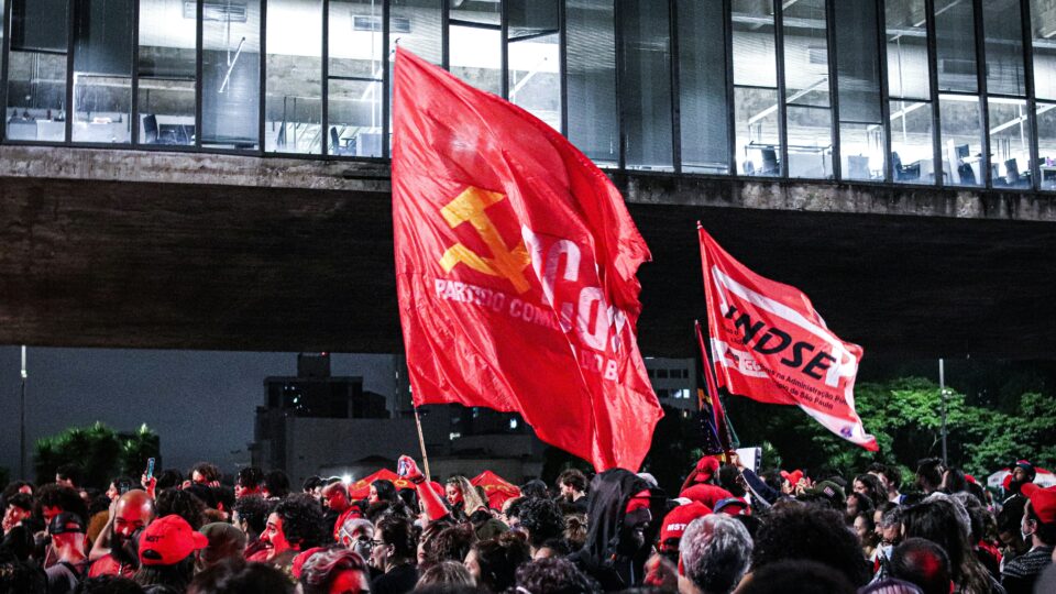 Por que tantos jovens são atraídos pelo comunismo?