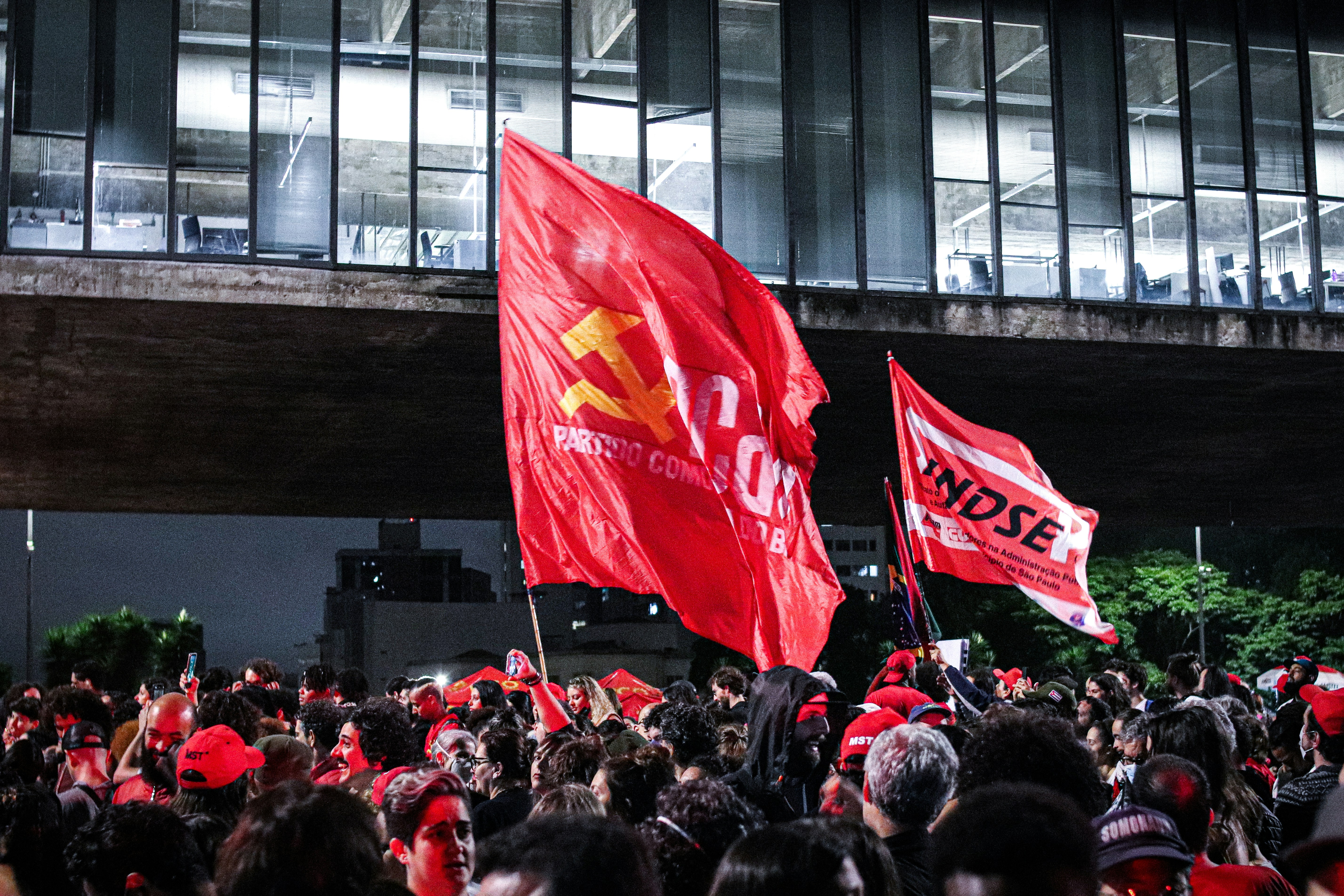 Por que tantos jovens são atraídos pelo comunismo?