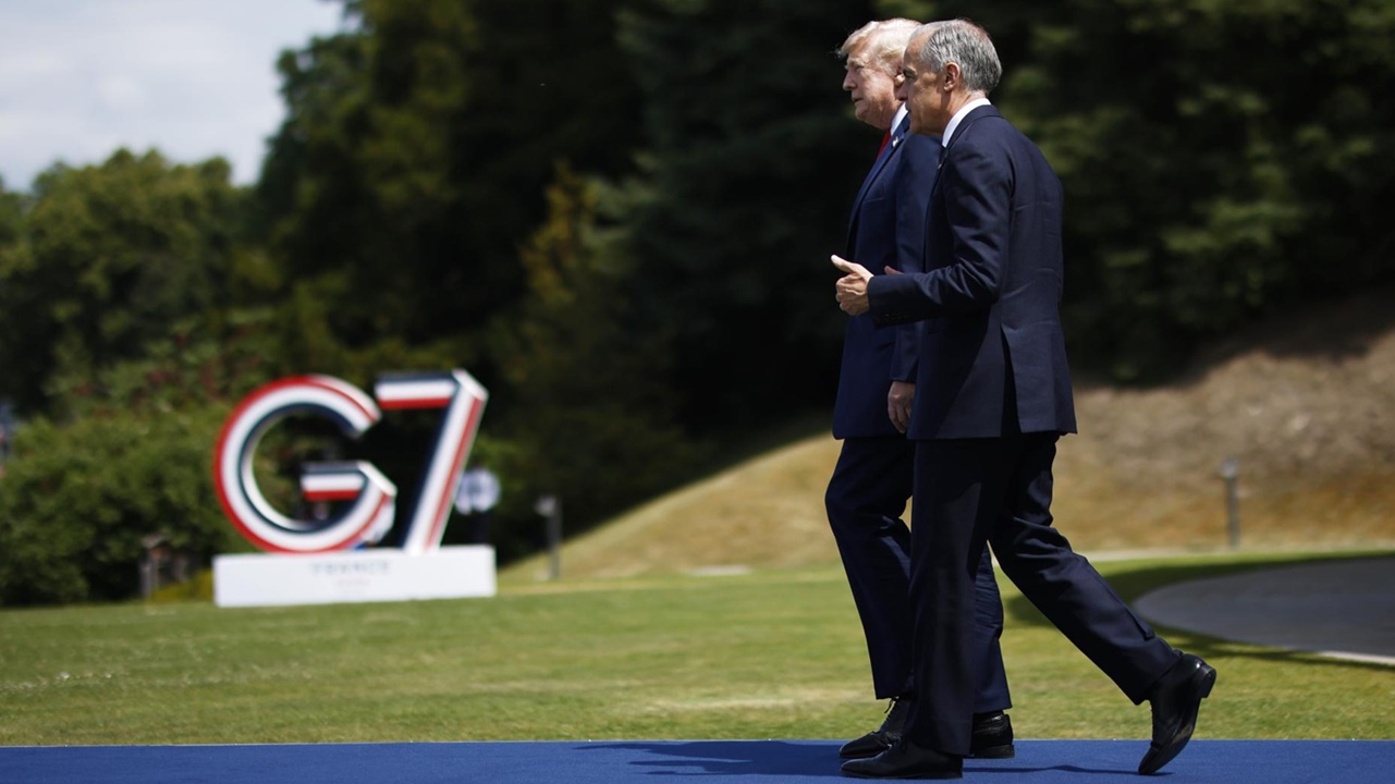 Trump escala guerra comercial com o Canadá, com tarifa de 50% sobre automóveis