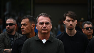 Ex-presidente recebeu Jair Renan e Carlos Bolsonaro após fim de restrição de 30 dias.