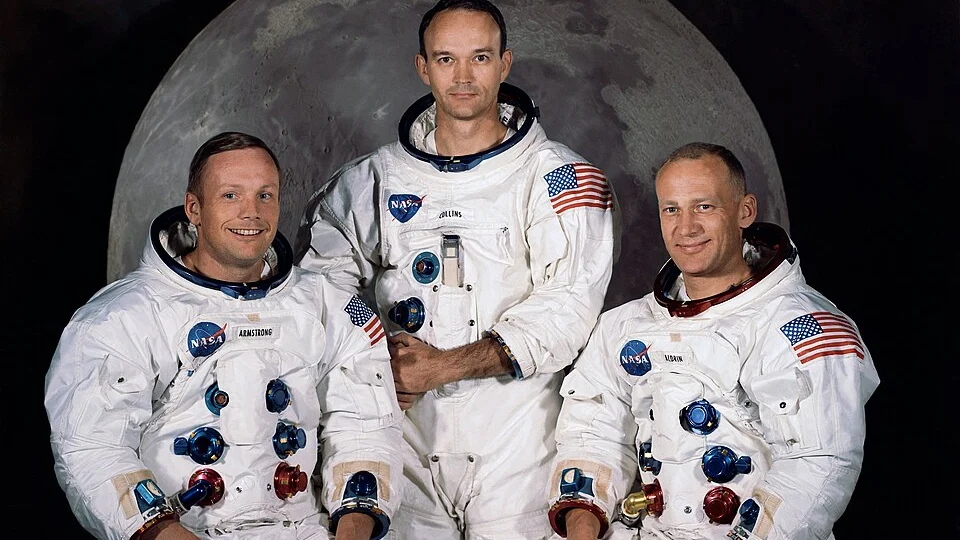 Neil Armstrong (à esquerda), primeiro homem a pisar na Lua, morreu em 25 de agosto de 2012, aos 82 anos. 