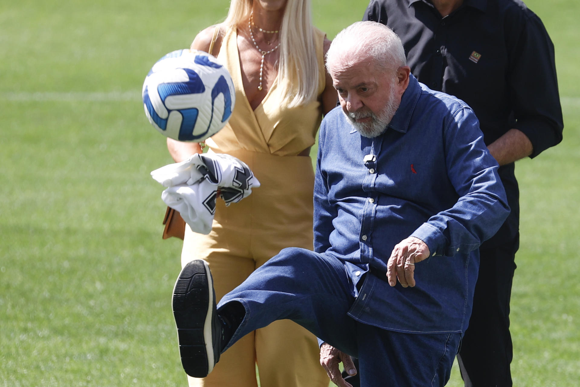 Lula sugere que Caixa crie “Desenrola” para clubes de futebol quebrados