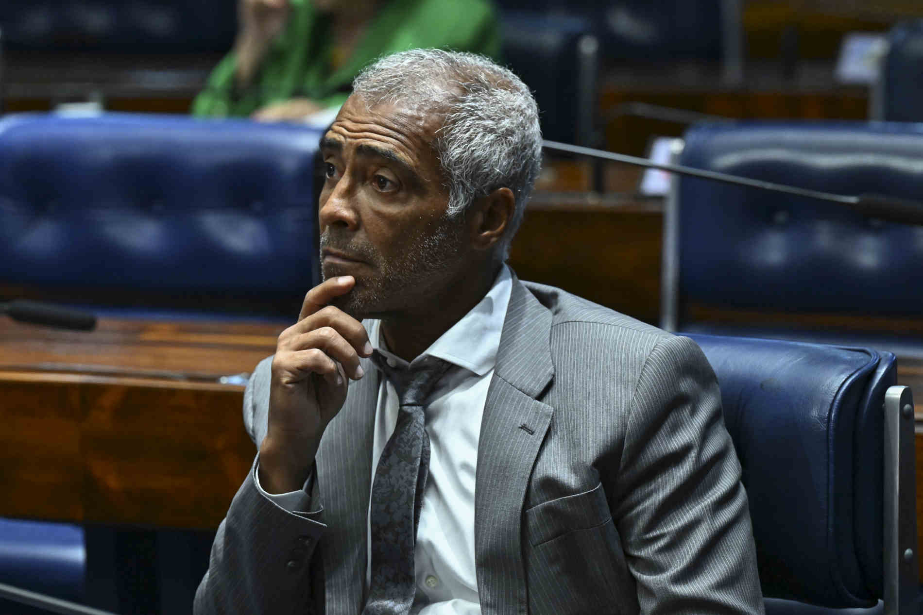 Romário não descarta apoiar Lula após saída do PL