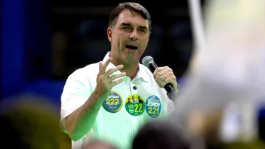 Flávio Bolsonaro Lulinha propaganda eleitoral