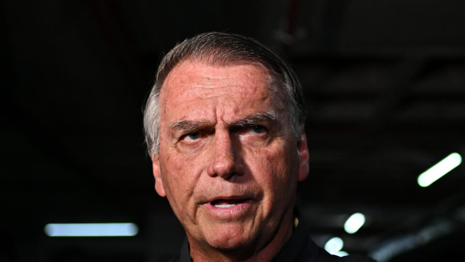 PGR sugere que armas de Bolsonaro sejam enviadas ao Exército para destruição ou doação
