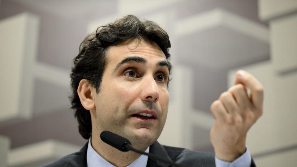 Galípolo cita estudo que compara confiança no Pix à Igreja Católica