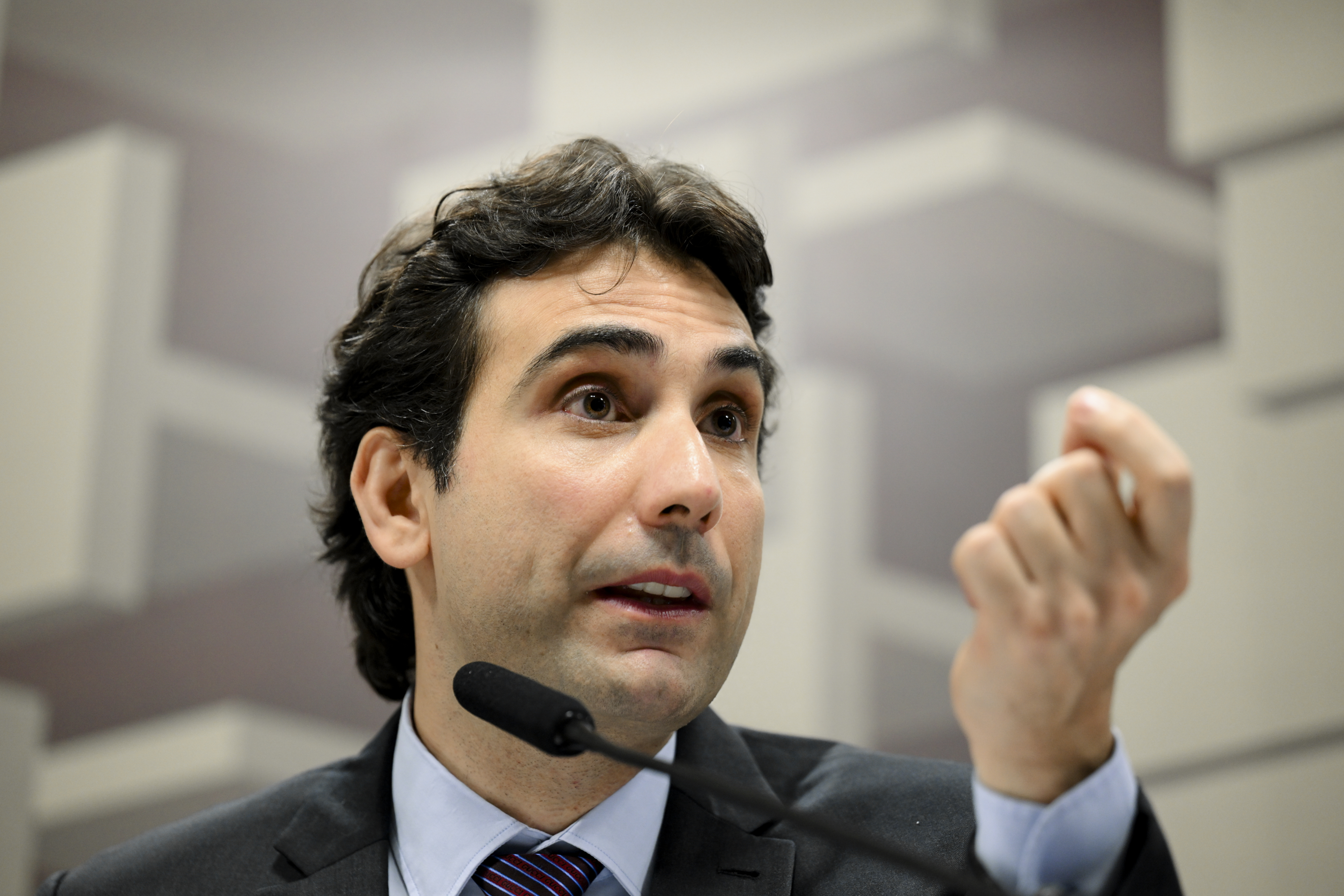Galípolo cita estudo que compara confiança no Pix à Igreja Católica