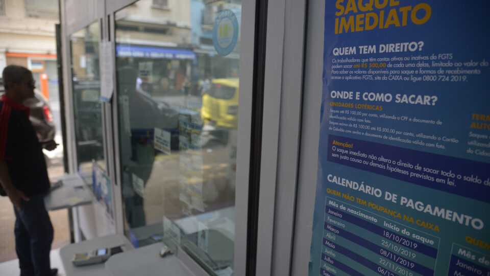 Juiz anula justa causa de bancária viciada em jogos acusada de usar cartões de clientes