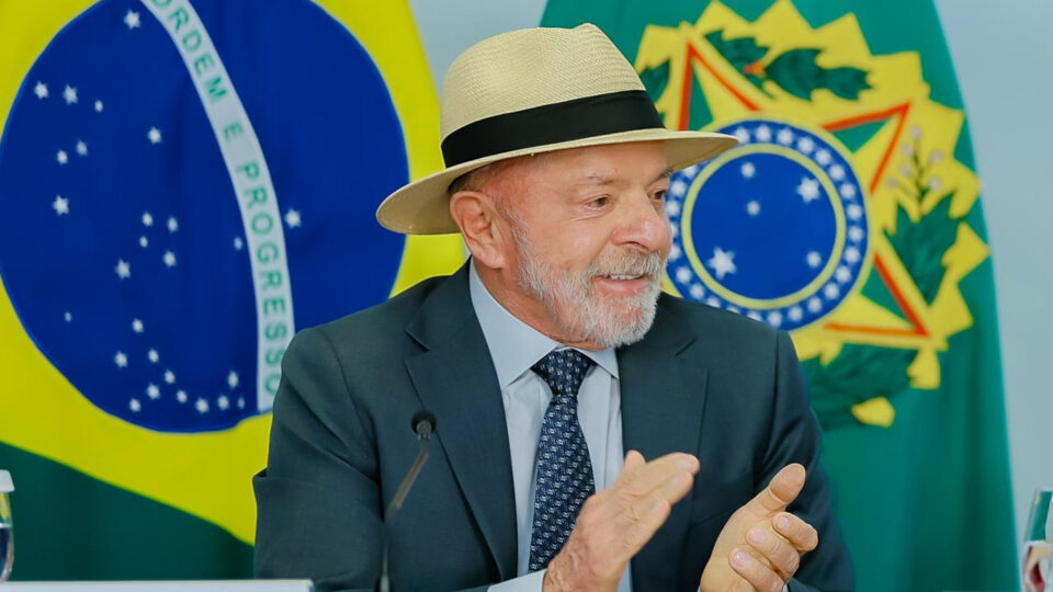 Lula reforça jurídico da campanha com ex-ministros do TSE