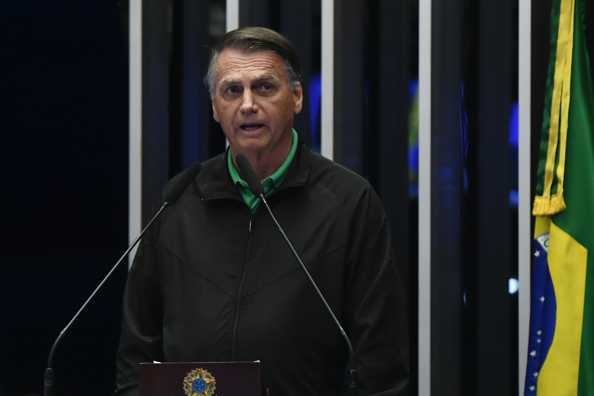 Defesa de Bolsonaro pede prazo a Moraes para transferir titularidade de armas