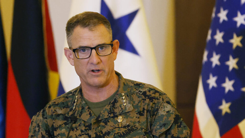 EUA retomam bombardeios contra barcos do narcotráfico enquanto preparam ações por terra