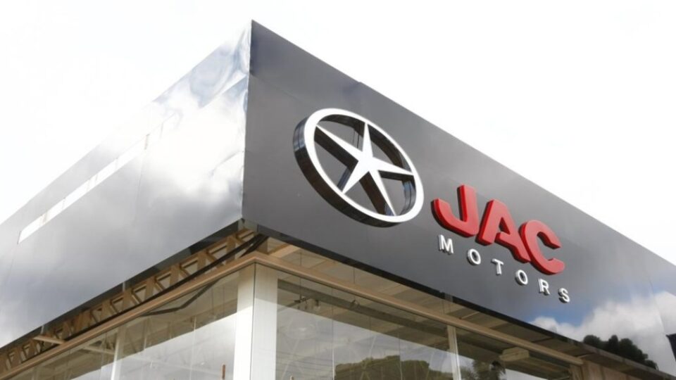Chinesa JAC Motos fecha lojas no Brasil e enxuga catálogo