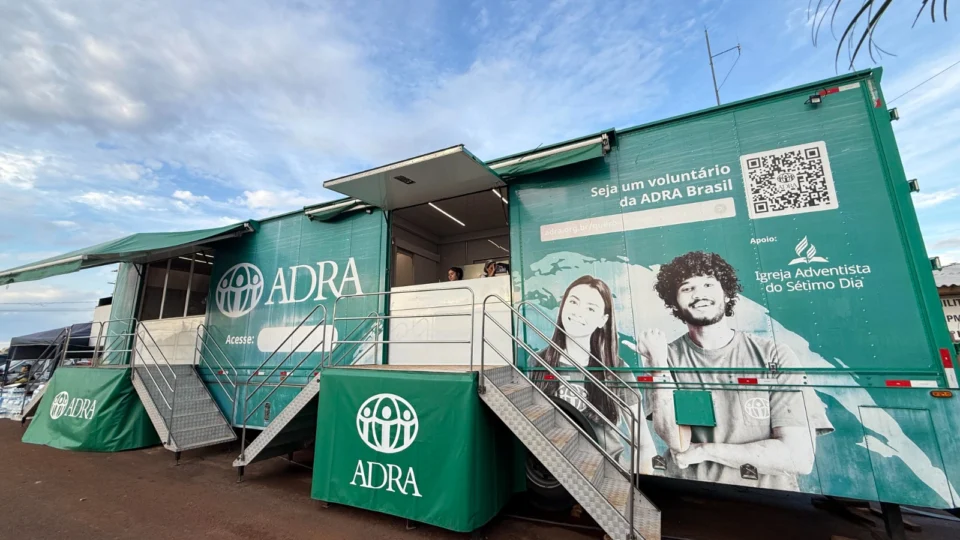 Carreta usada em operações humanitárias será utilizada no treinamento de voluntários para resposta a emergências em Curitiba.