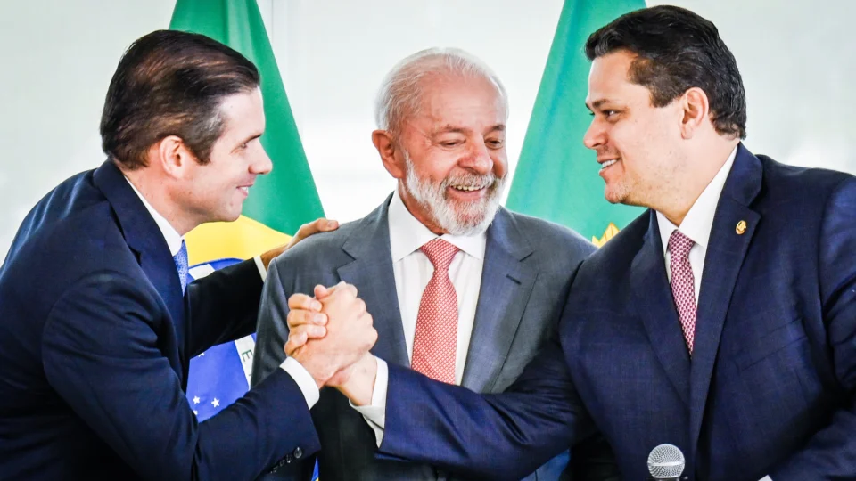 Lula, Alcolumbre e Motta ampliam a negociação política