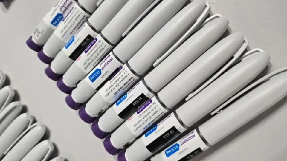 Estudos apontam que os efeitos dos medicamentos GLP-1 podem ir além do emagrecimento, com possíveis benefícios cardiovasculares e metabólicos.
