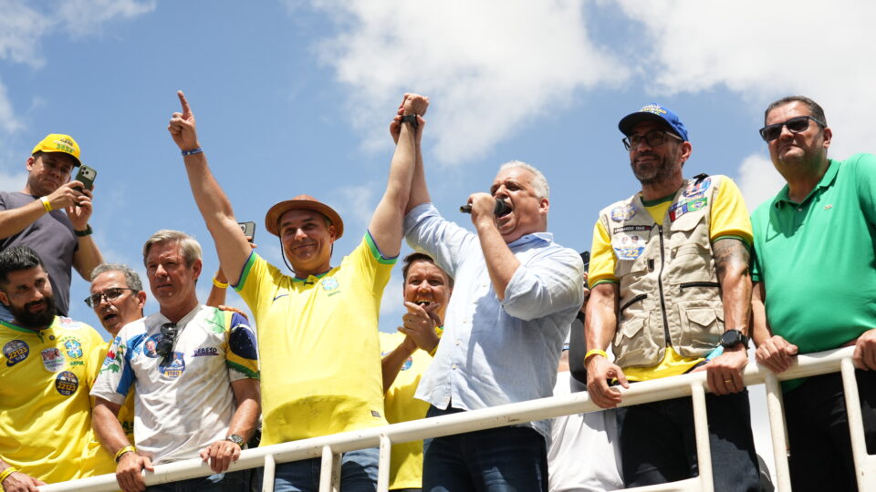 Flávio Bolsonaro volta a prometer trem entre capitais do Nordeste