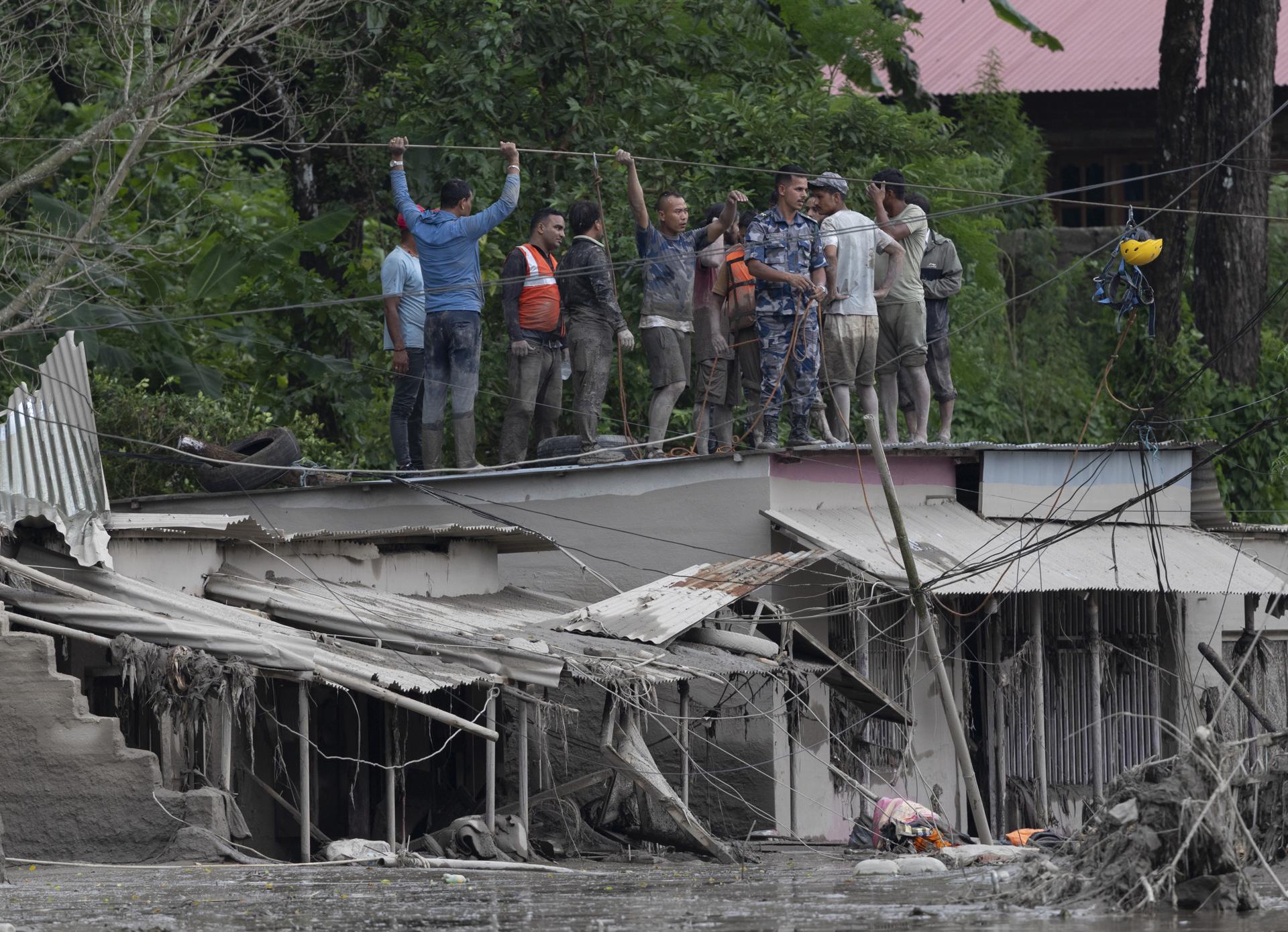 Tragédia no Nepal se soma a décadas de desastres no Himalaia