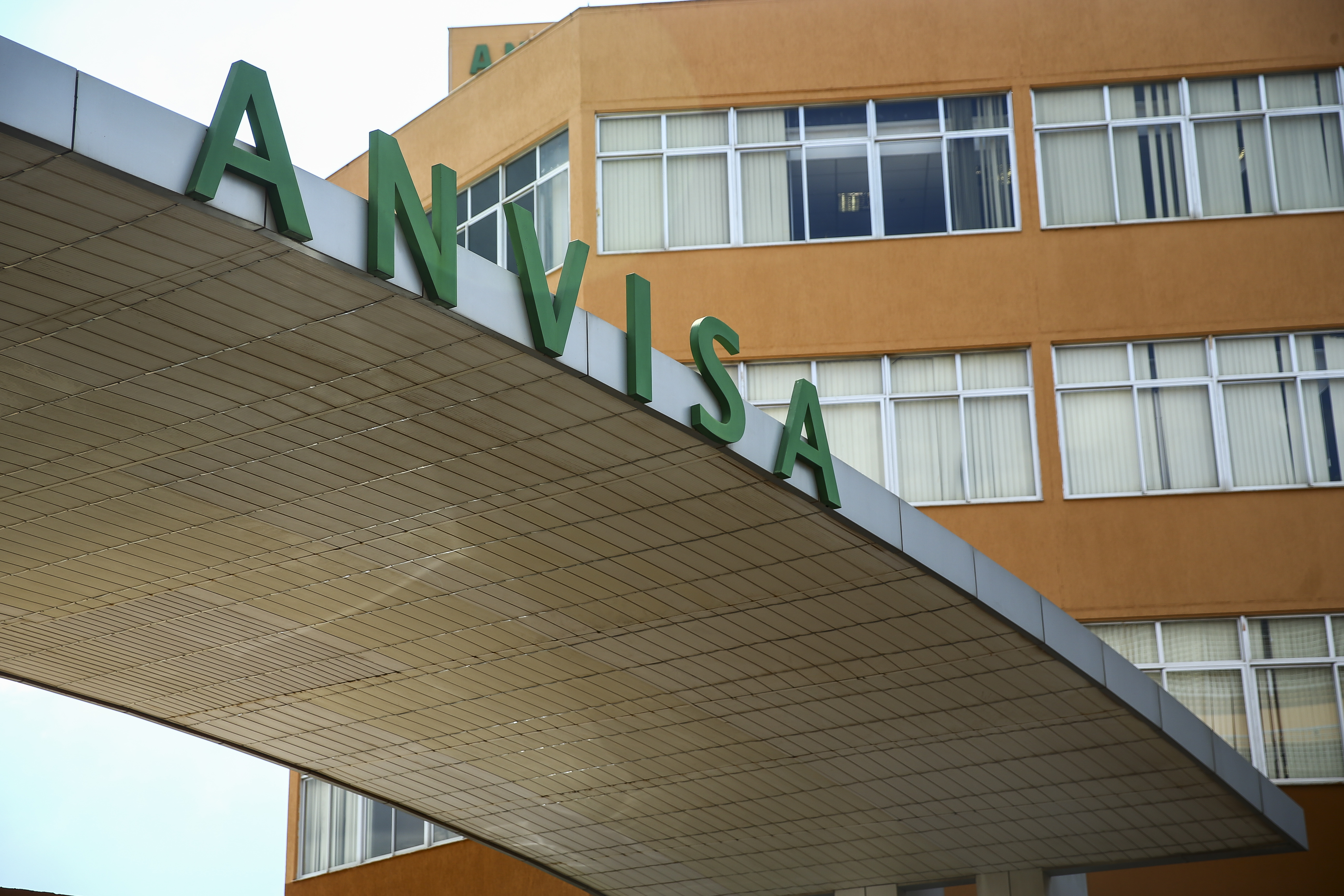 Anvisa manda apreender lote falso de botox após alerta de fabricante