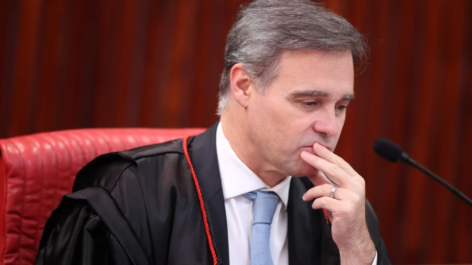 Ministro propõe diferenciar deepfake de outros conteúdos sintéticos por grau de realismo.