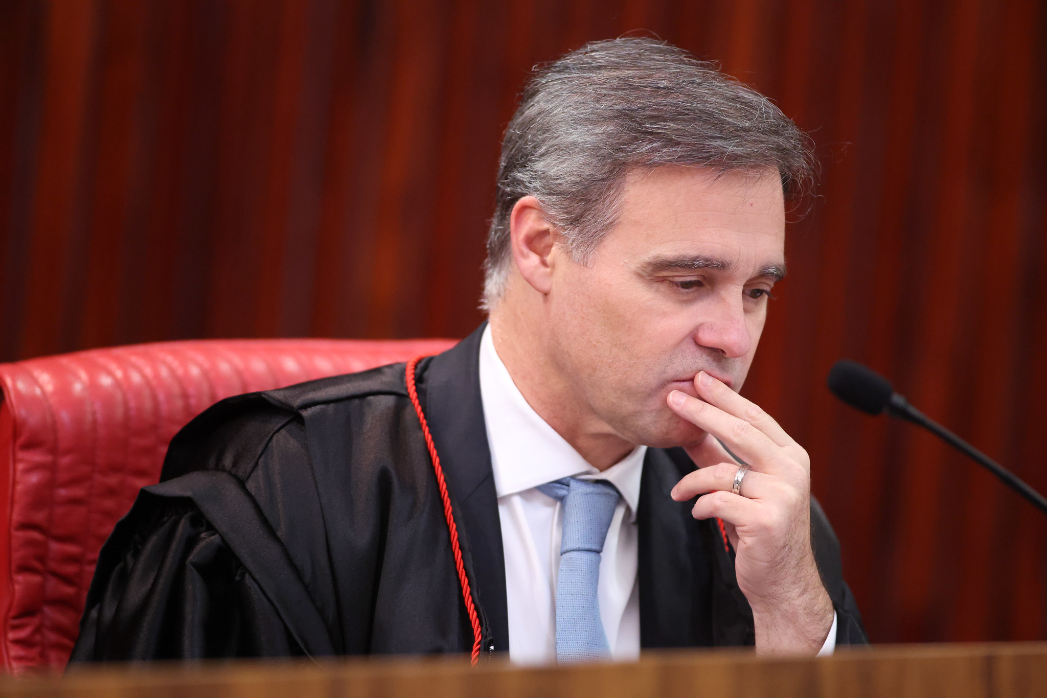 Ministro propõe diferenciar deepfake de outros conteúdos sintéticos por grau de realismo.