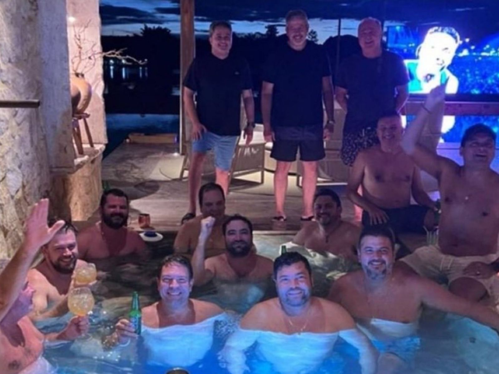 Senador Weverton Rocha aciona STF após vazamento de foto pessoal com políticos