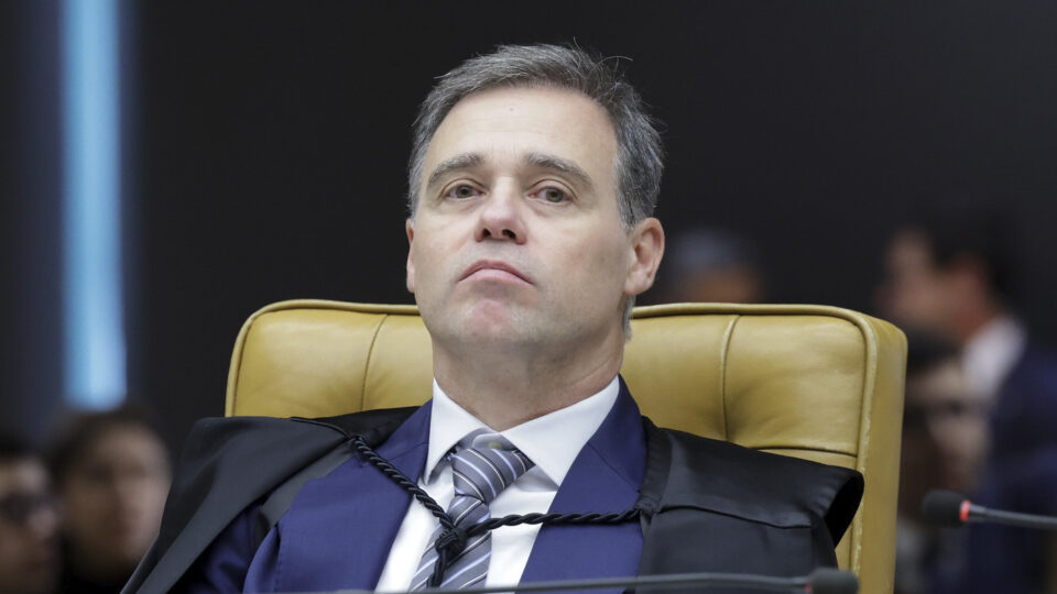 André Mendonça e direção da PF divergem sobre inquérito que envolve filho de Lula