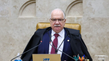 Fachin dá "puxão de orelha" em advogado por chamar ministros do STF pelo nome