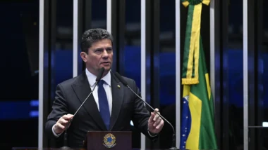 Senador afirmou que petista repete ataques à operação para tentar ocultar suspeitas sobre Lulinha.