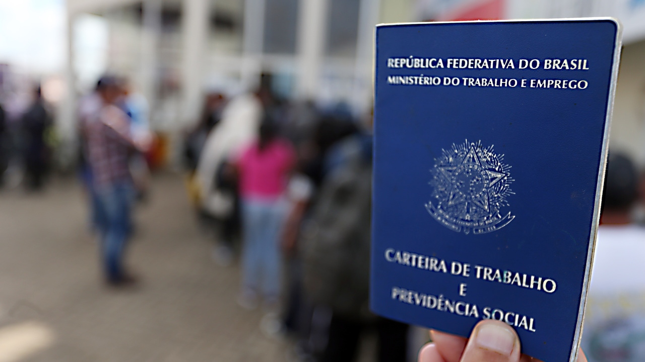 Geração de empregos despenca em julho ao pior resultado desde 2020