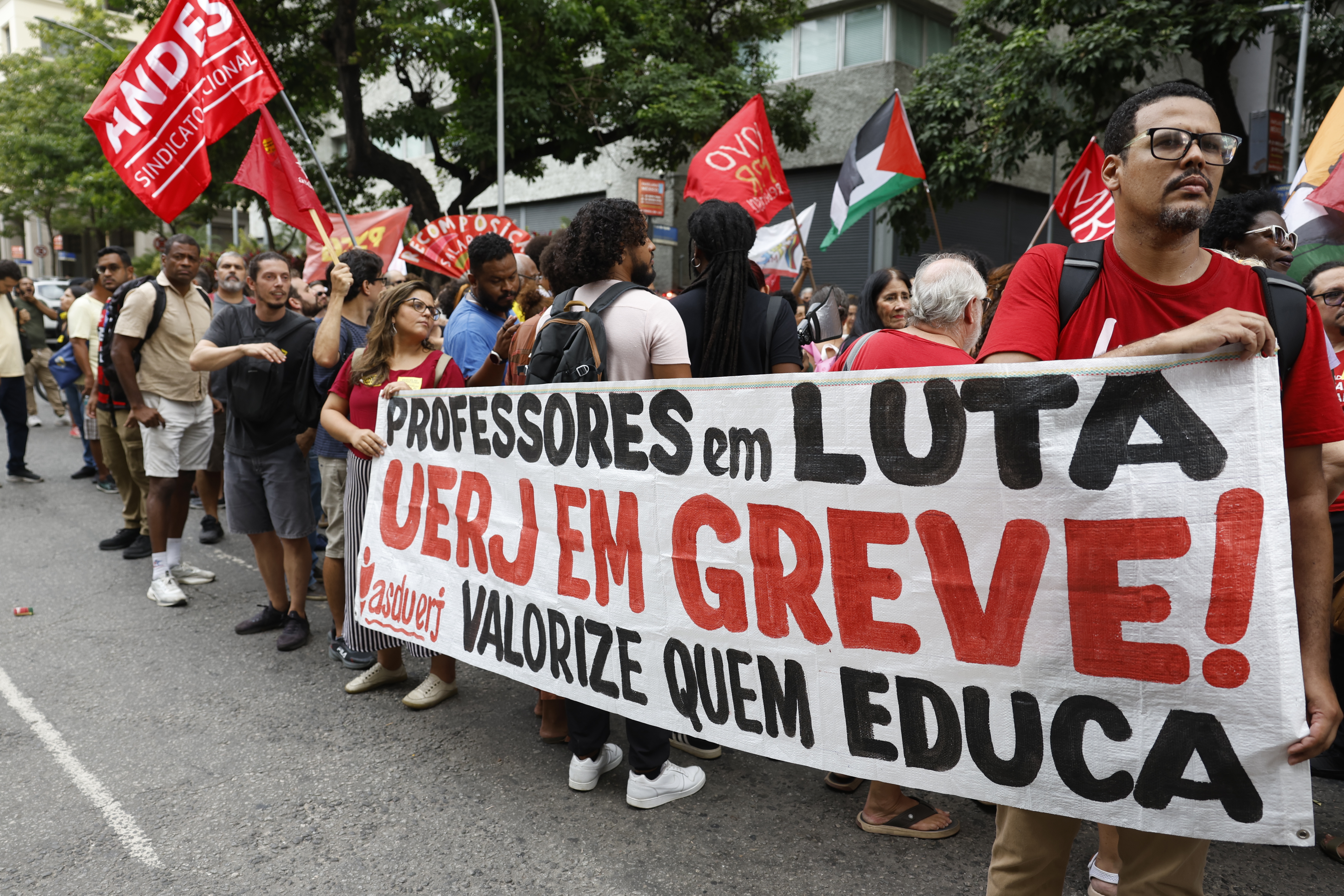 Maioria dos professores candidatos é de esquerda; veja a lista