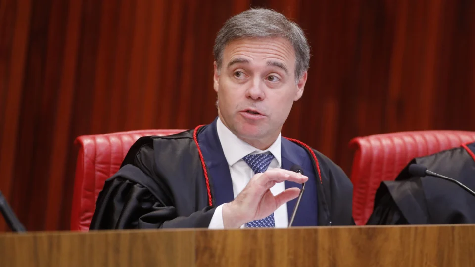 Mendonça dá 24 horas para X explicar filtro que limita recomendação de candidatos