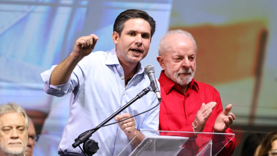 Motta atende a Lula e adianta votação do fim da “taxa das blusinhas” logo após comissão