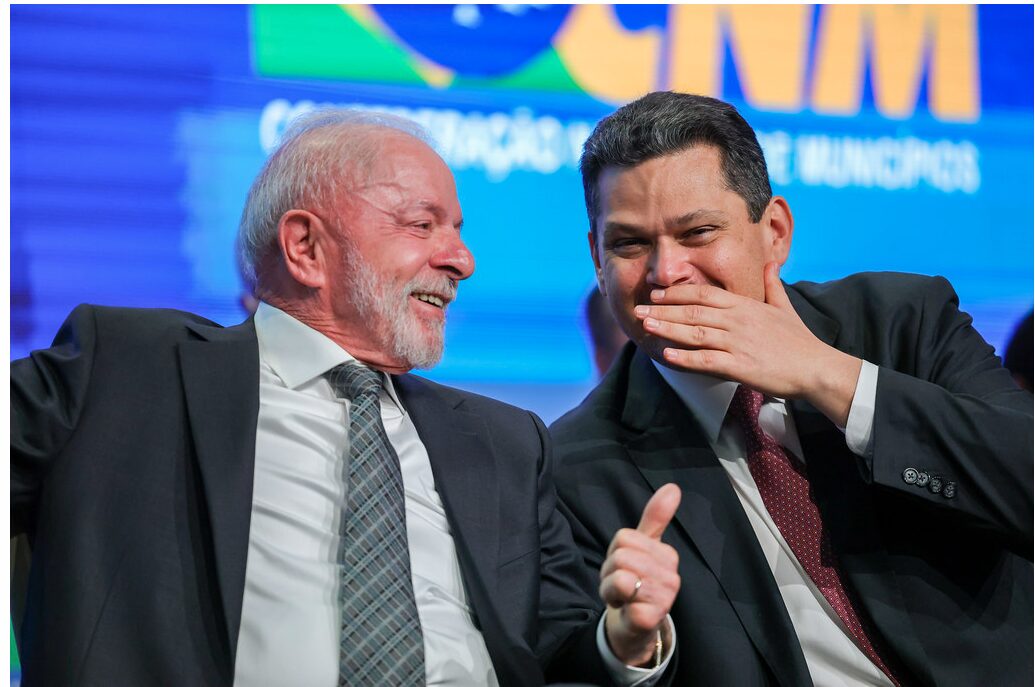 Lula crava fim da escala 6x1, mas ato expõe tensões no PT