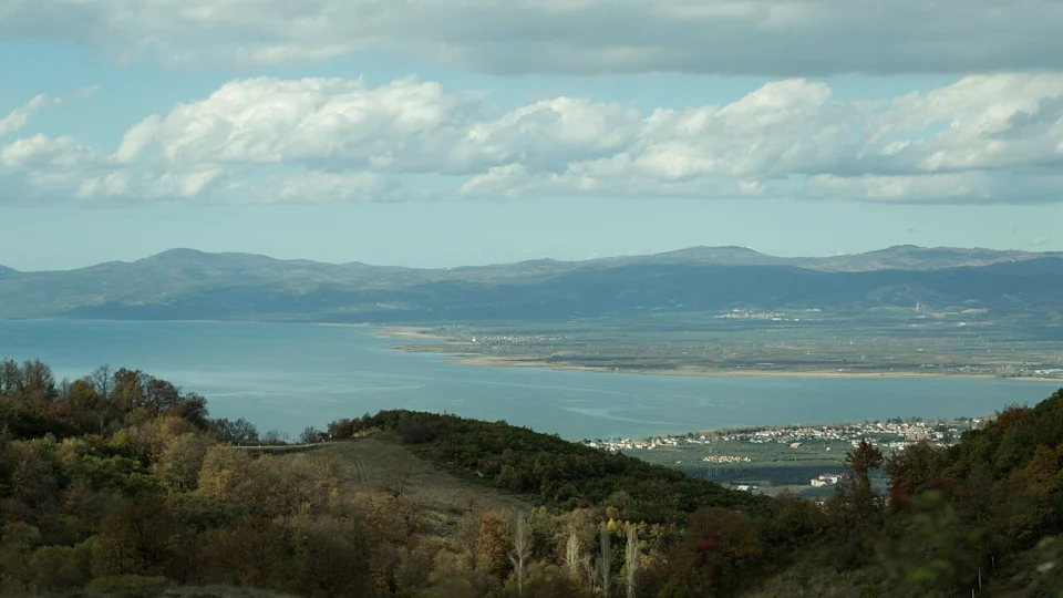 Sob as águas do Lago İznik, arqueólogos investigam estruturas que podem ajudar a esclarecer onde ocorreu o Primeiro Concílio de Niceia.