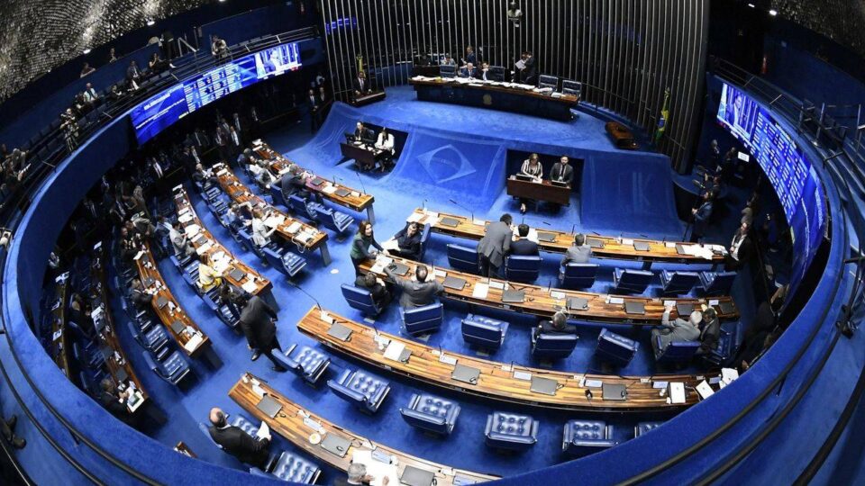 Oposição articula quebra de quórum para impedir votação de PEC no Senado