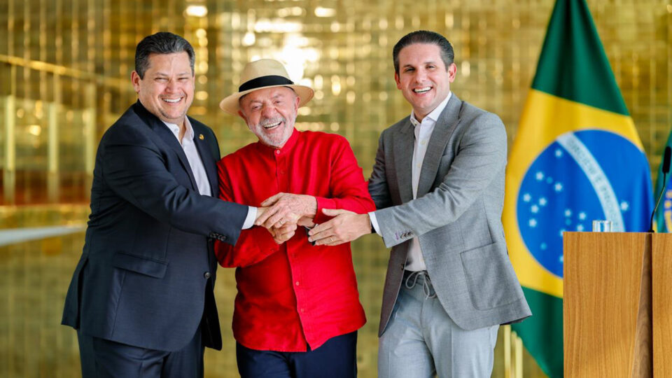 Lula firma acordo com presidentes da Câmara e do Senado para destravar pauta no Congresso