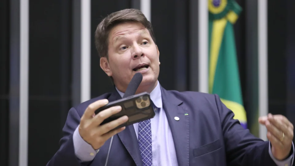 Frias pede que caso sobre emendas para Dark Horse fique com Mendonça
