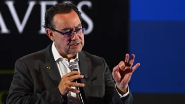 Plano de Augusto Cury para educação troca conteúdo por gestão da emoção e método soft