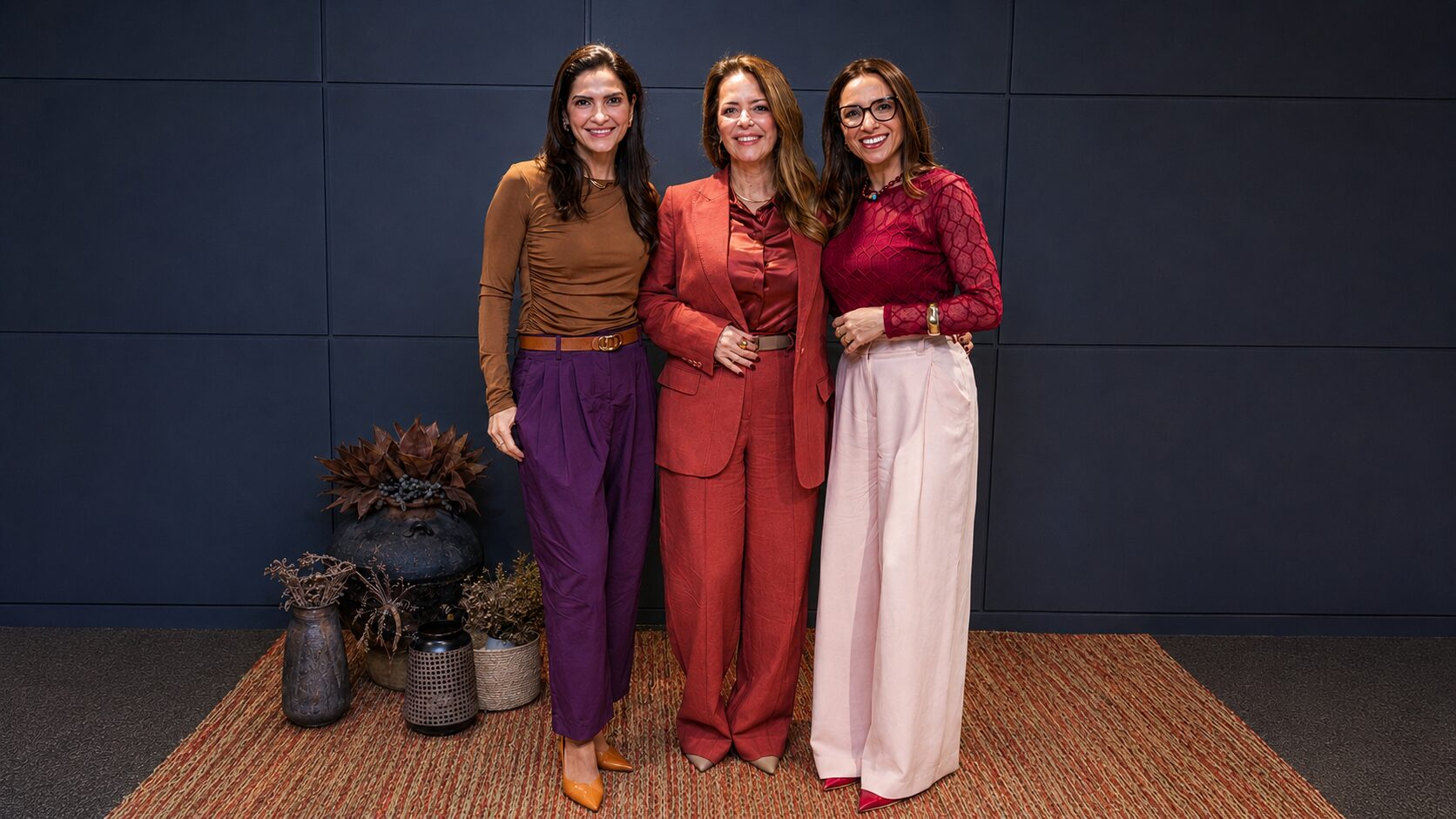 As fundadoras Lívia Afonso, Elizabeth Tavares e Luciana Parise estão à frente do Contadoras do Futuro, comunidade criada para conectar, desenvolver e incentivar mulheres a ocuparem espaços de influência, liderança e decisão na contabilidade.