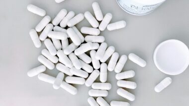 Aprovado nos EUA, medicamento oral quase dobrou a sobrevida mediana de pacientes em estudo de fase 3.