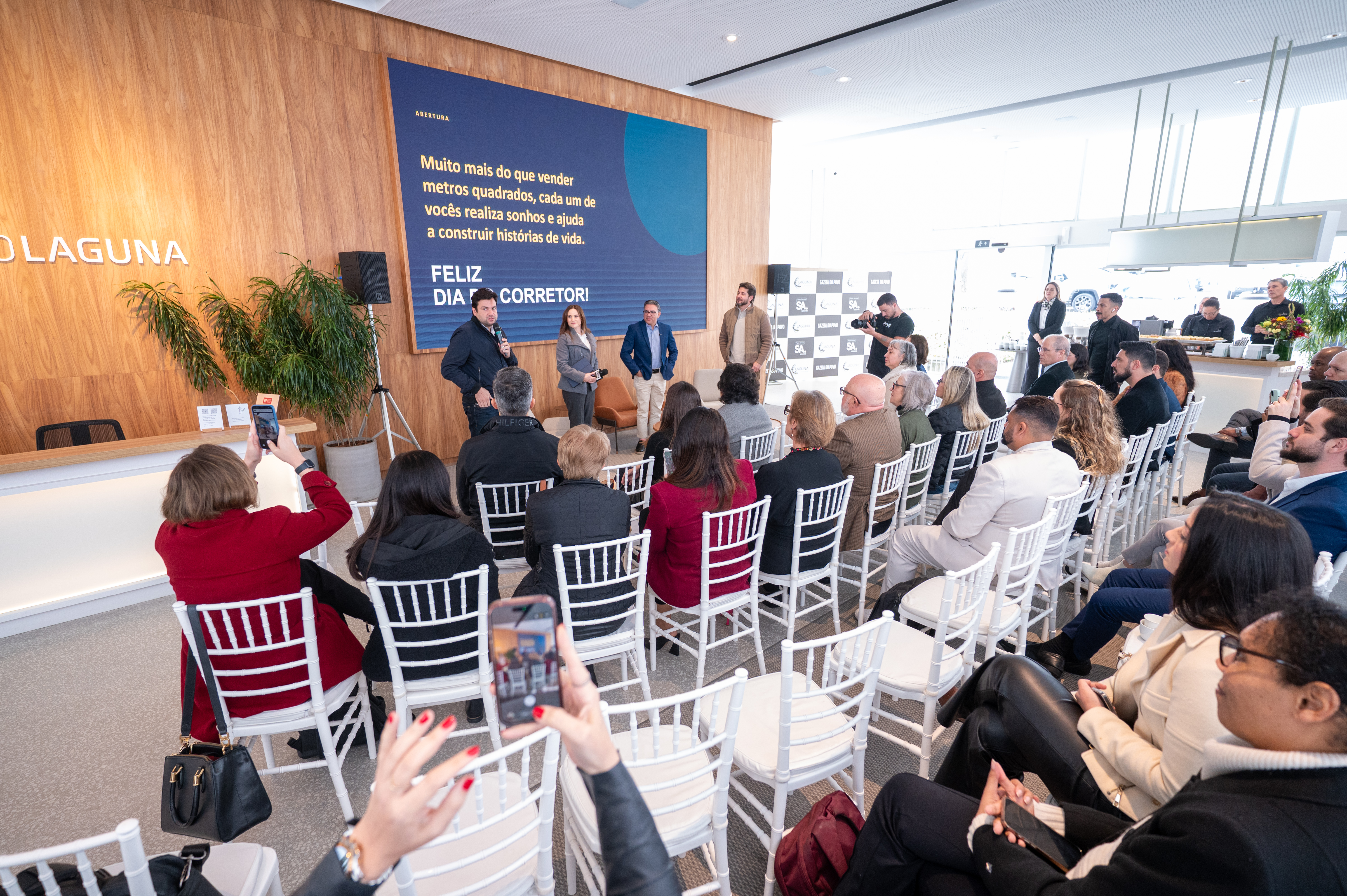 Especialistas discutem mudanças no mercado imobiliário de alto padrão e o uso de inteligência artificial no atendimento comercial.