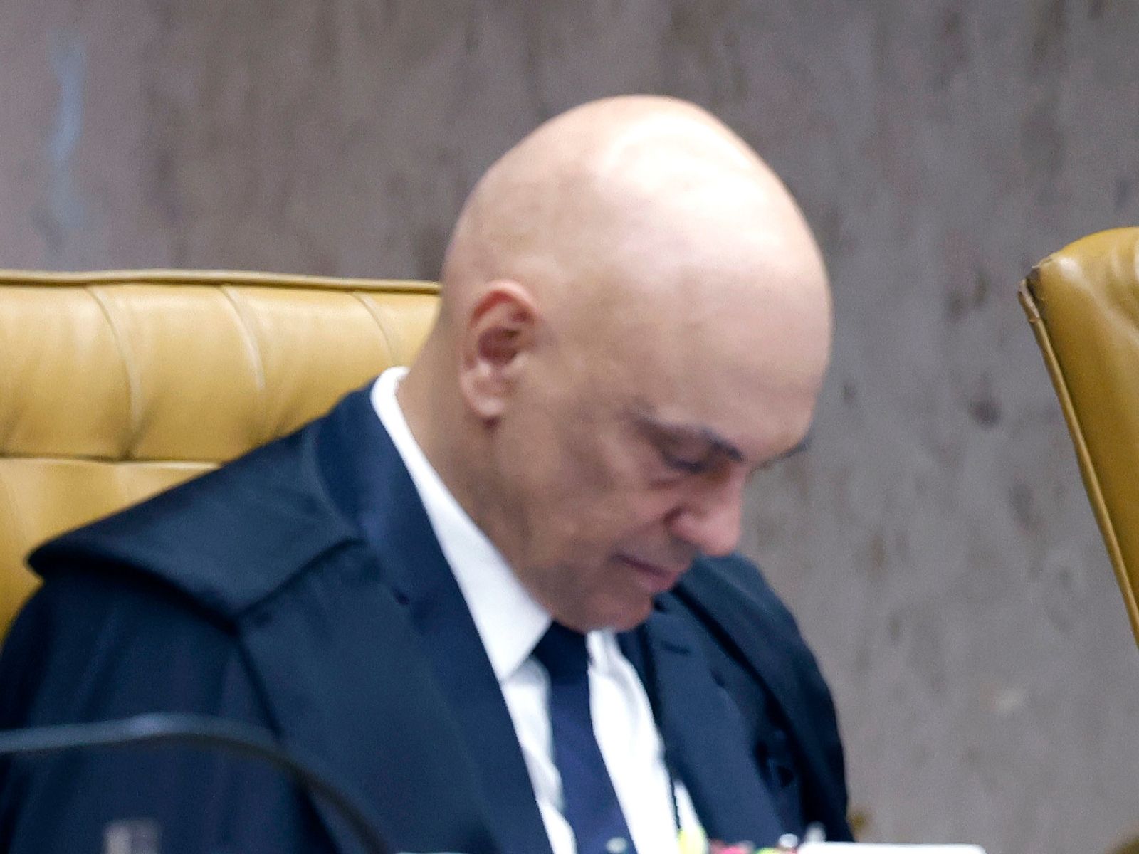 Alexandre de Moraes: nas cordas (mais uma vez).
