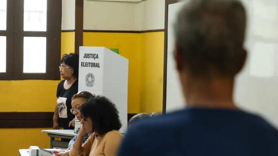 Eleitorado acima dos 60 anos cresce 74% e ganha peso decisivo nas urnas