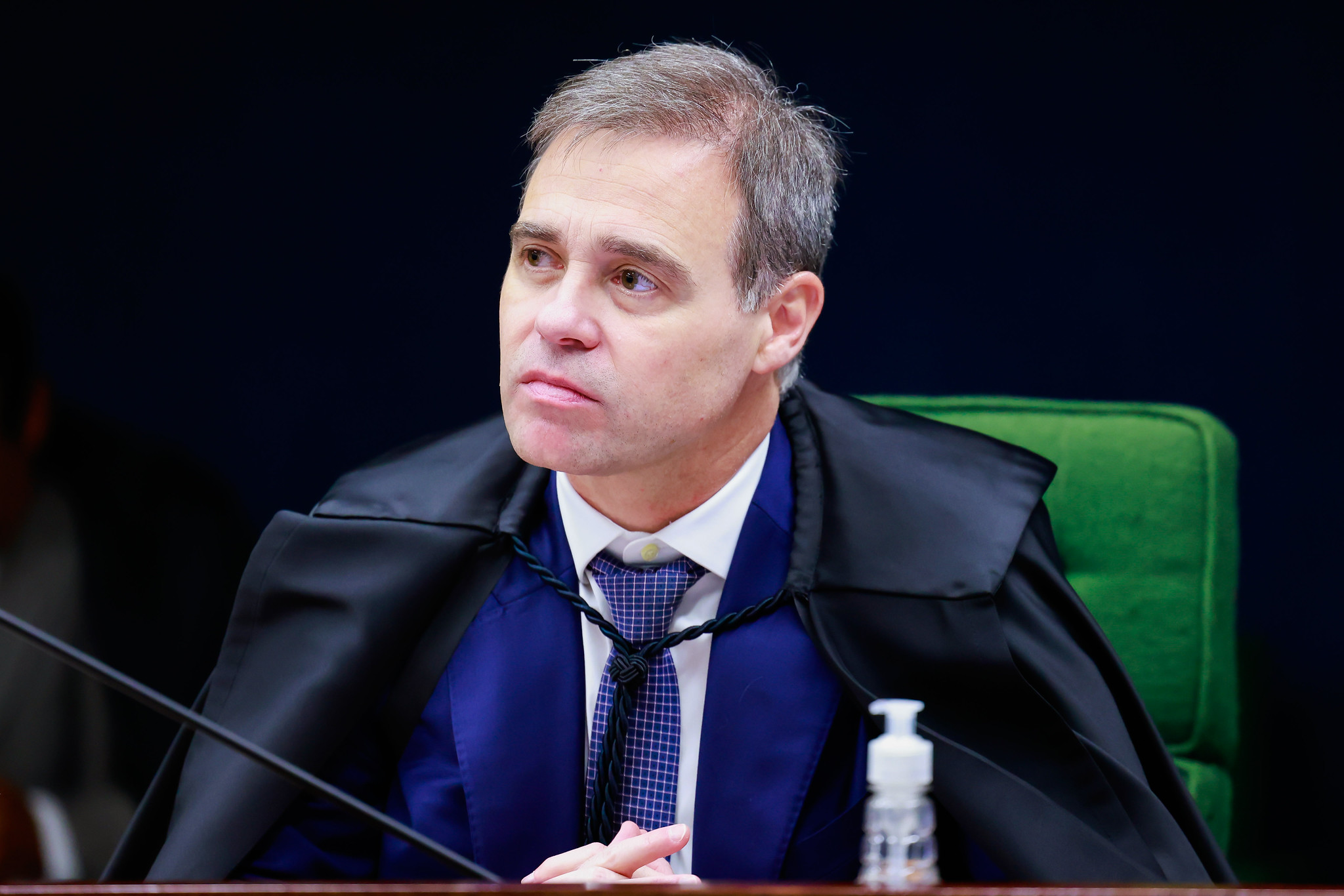 Mendonça desafia posição da PGR e leva caso Moraes-Vorcaro ao plenário