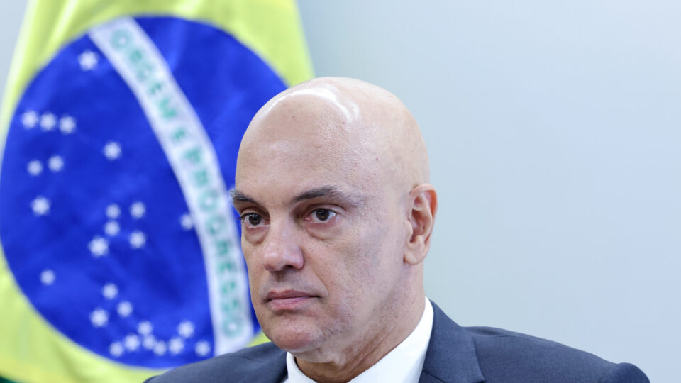 Mensagens sugerem encontro de Moraes com Vorcaro um dia antes da prisão