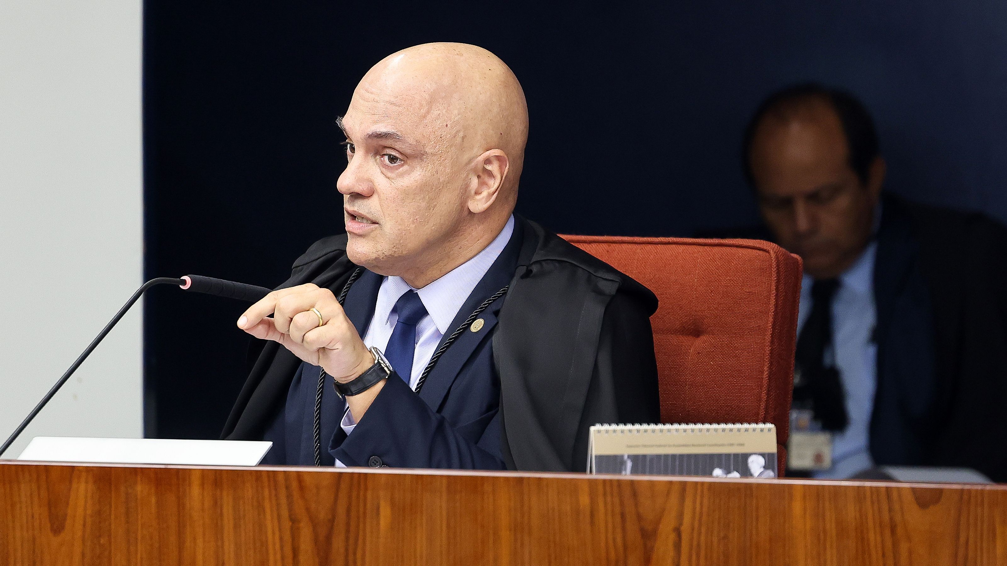 O ministro Alexandre de Moraes foi o destinatário de vários pedidos de proteção por parte de Daniel Vorcaro.