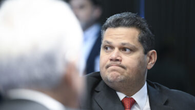 Alcolumbre sinaliza que não pautará impeachment de Moraes
